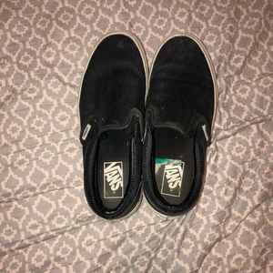 black vans slip on